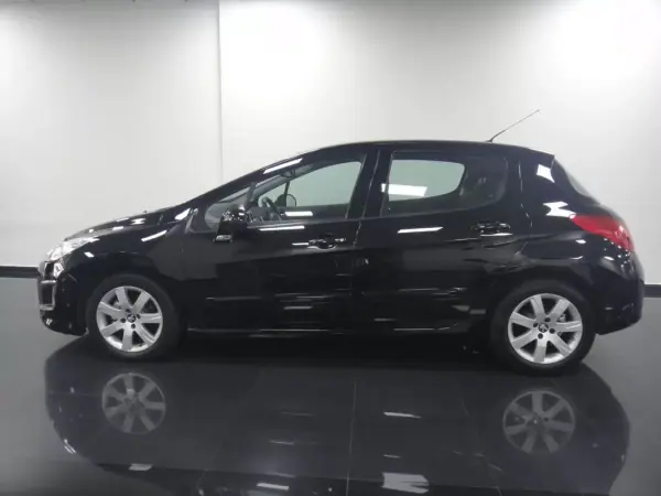 Peugeot 308 2012 - 7250 EUR, 172520 km - AUTO.MOTO.pt - 172520km - foto 32 de 50