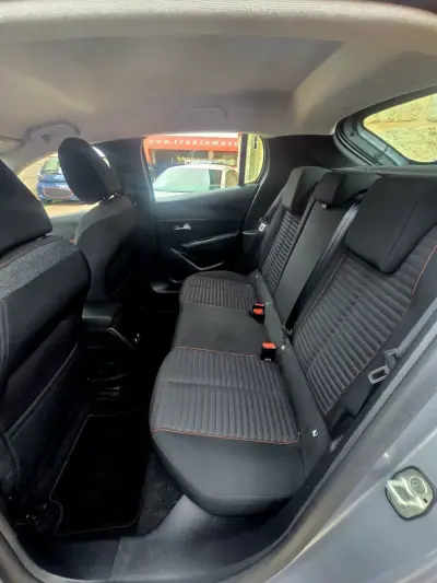 Peugeot e-208 2020 - 15750 EUR, 56000 km - AUTO.MOTO.pt - 56000km - foto 15 de 41