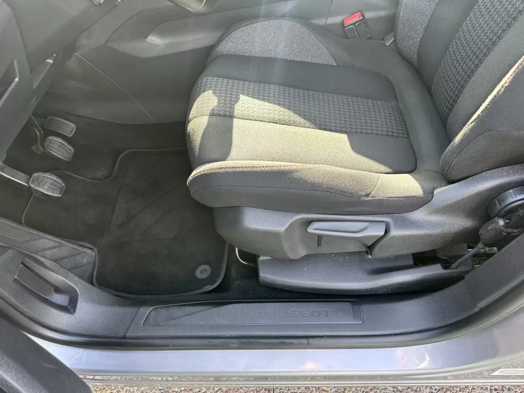 Peugeot 5008 2017 - 14900 EUR, 200000 km - 200000km - foto 40 de 63