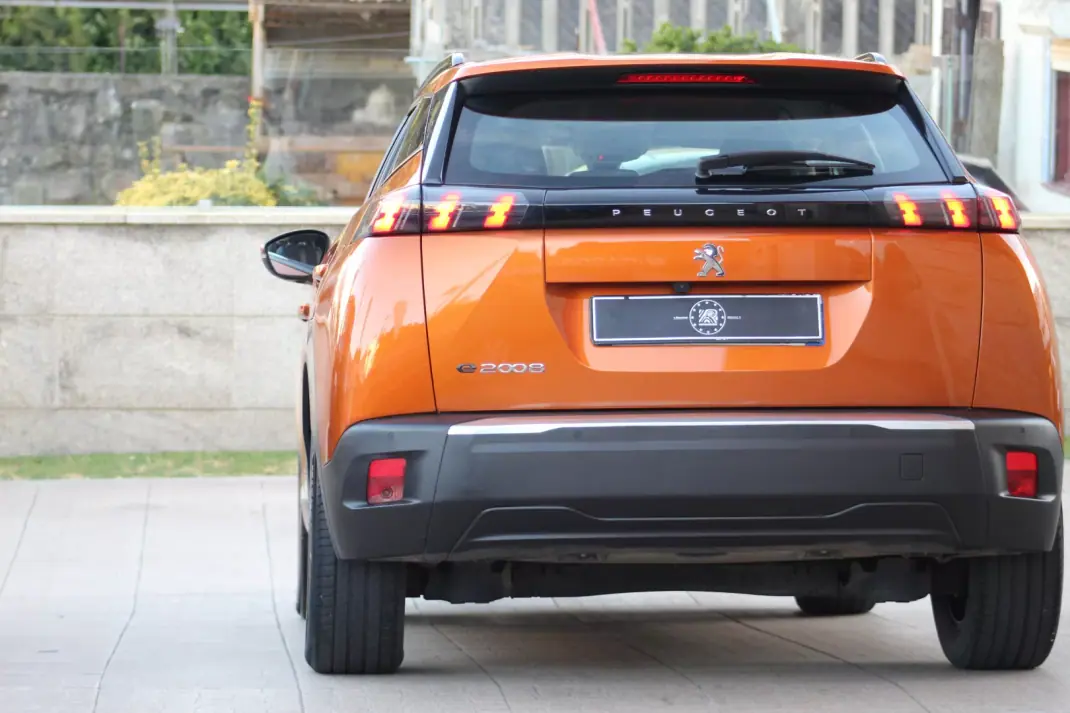 Peugeot e-2008 2020 - 19450 EUR, 54000 km - AUTO.MOTO.pt - 54000km - foto 37 de 41