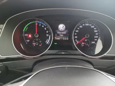 Volkswagen Passat 2017 - 19390 EUR, 112082 km - AUTO.MOTO.pt - 112082km - foto 14 de 40