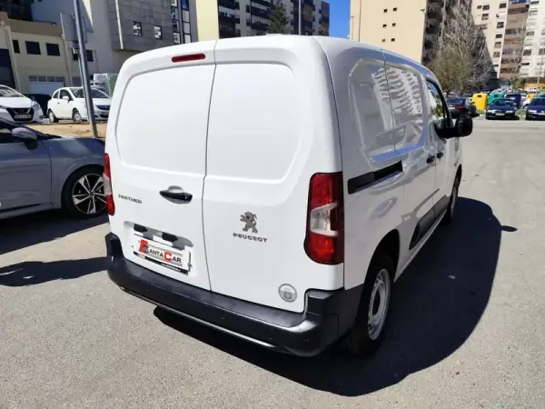 Peugeot Partner 1.6 HDI , 3 Lug. , Iva Dedutivel 2019 - 12480 EUR, 131000 km - AUTO.MOTO.pt - 131000km - foto 12 de 29