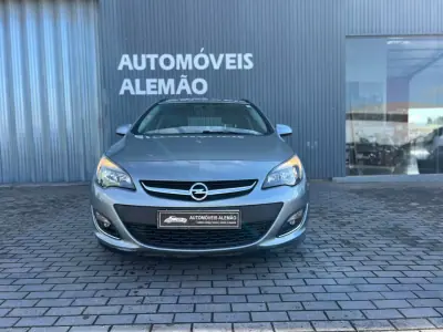 Opel Astra Sports Tourer 2013 — photo 2 of 11