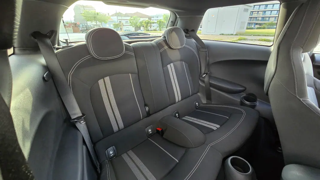 MINI Cooper 2019 - 15999 EUR, 105000 km - AUTO.MOTO.pt - 105000km - foto 9 de 15