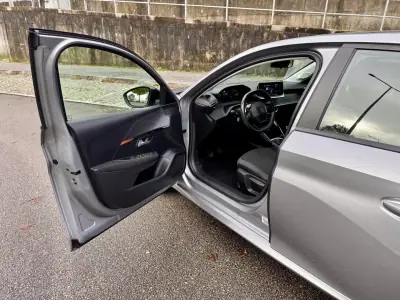 Peugeot 208 2022 - 14500 EUR, 63000 km - AUTO.MOTO.pt - 63000km - foto 17 de 25