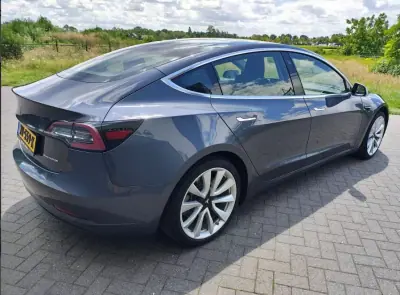 Tesla Model 3 2019 - 22900 EUR, 224000 km - AUTO.MOTO.pt - 224000km - foto 3 de 26