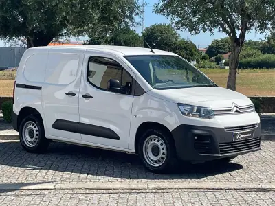 Citroën Berlingo 2020 - 10750 EUR, 156000 km - AUTO.MOTO.pt - 156000km - foto 4 de 32