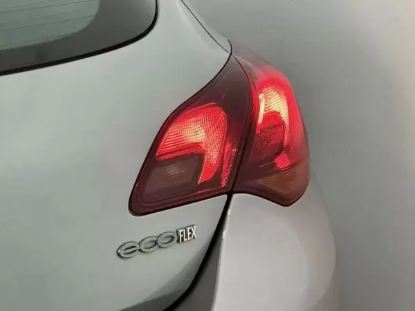 Opel Astra 2012 - 6250 EUR, 154000 km - AUTO.MOTO.pt - 154000km - foto 16 de 52