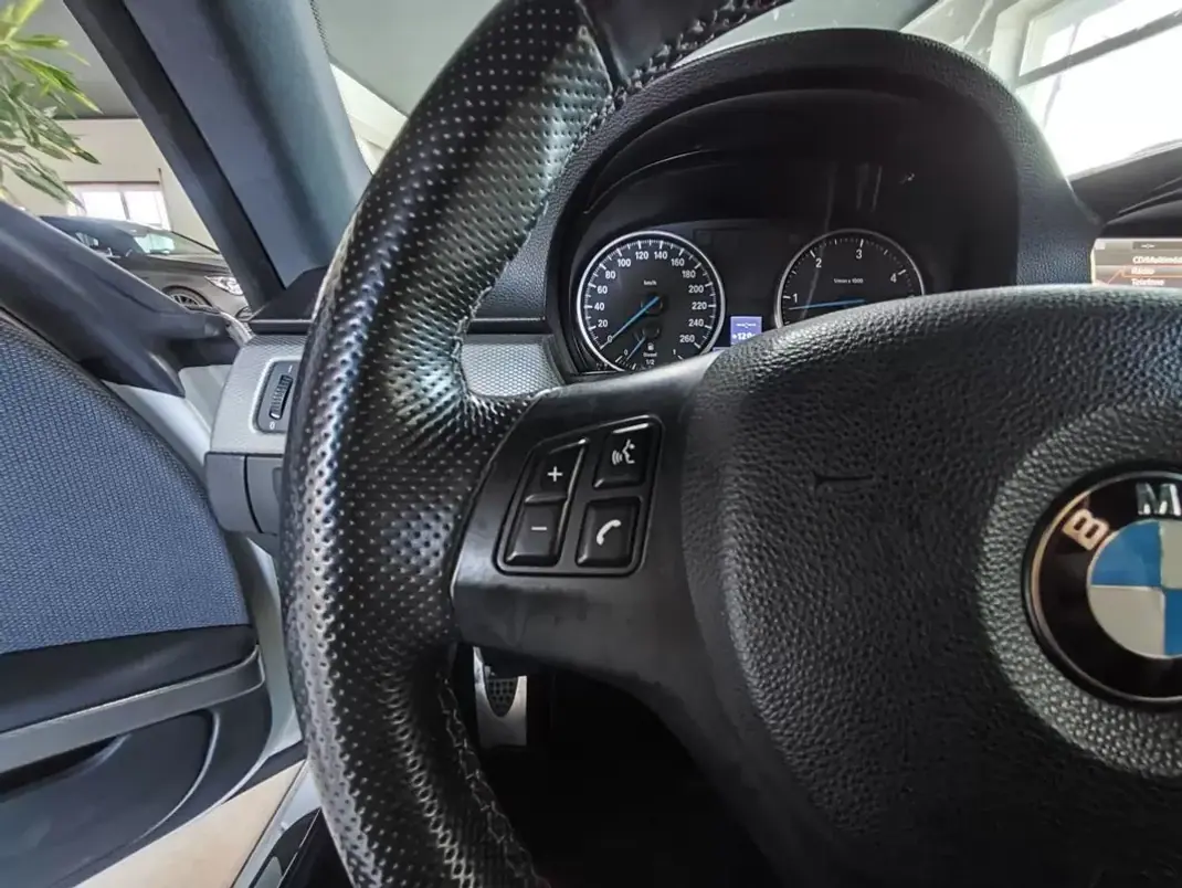 BMW 320 2012 - 18650 EUR, 179300 km - AUTO.MOTO.pt - 179300km - foto 26 de 35