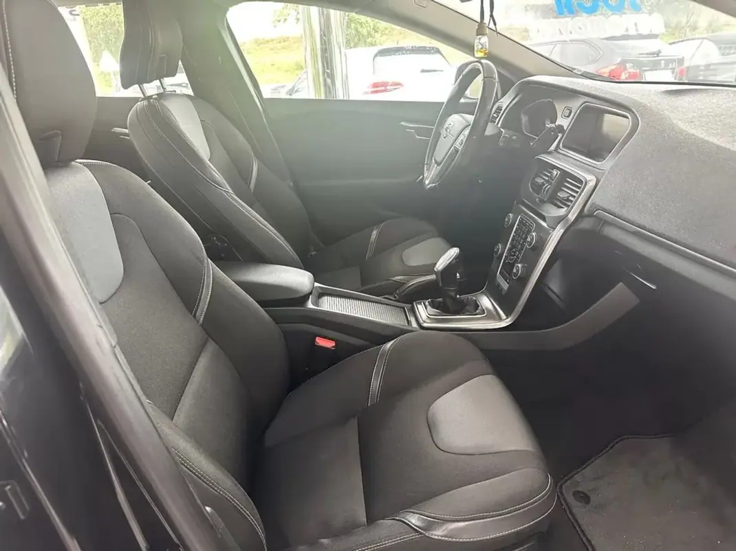 Volvo V40 Cross Country 2013 - 8750 EUR, 292850 km - 292850km - foto 31 de 34