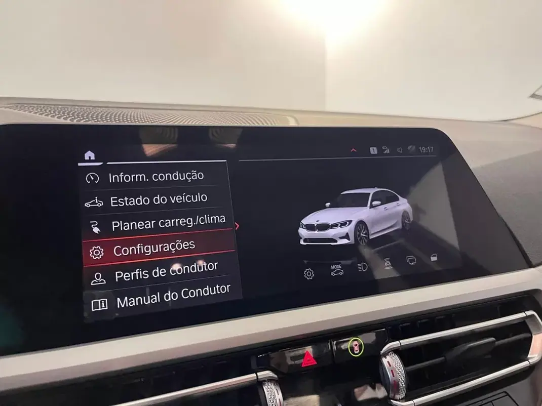 BMW 330 2019 - 23450 EUR, 115000 km - AUTO.MOTO.pt - 115000km - foto 24 de 36