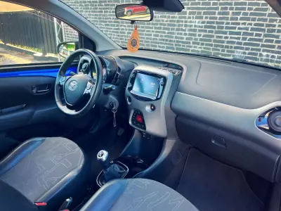 Toyota Aygo 2018 - 11750 EUR, 46000 km - AUTO.MOTO.pt - 46000km - foto 2 de 15