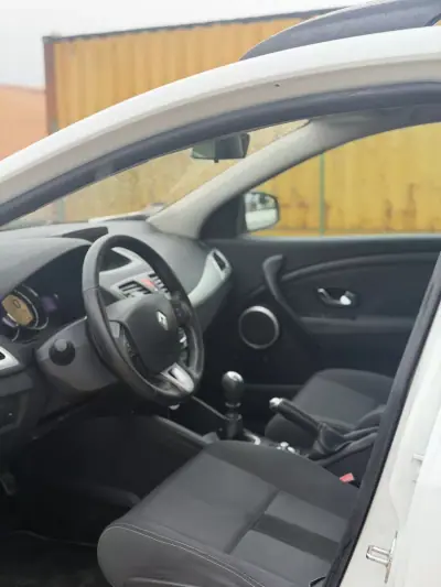 Renault Mégane 2019 - 9900 EUR, 175127 km - AUTO.MOTO.pt - 175127km - foto 7 de 9