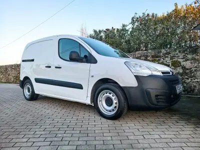Citroën Berlingo 2017 - 8500 EUR, 331000 km - AUTO.MOTO.pt - 331000km - foto 2 de 13