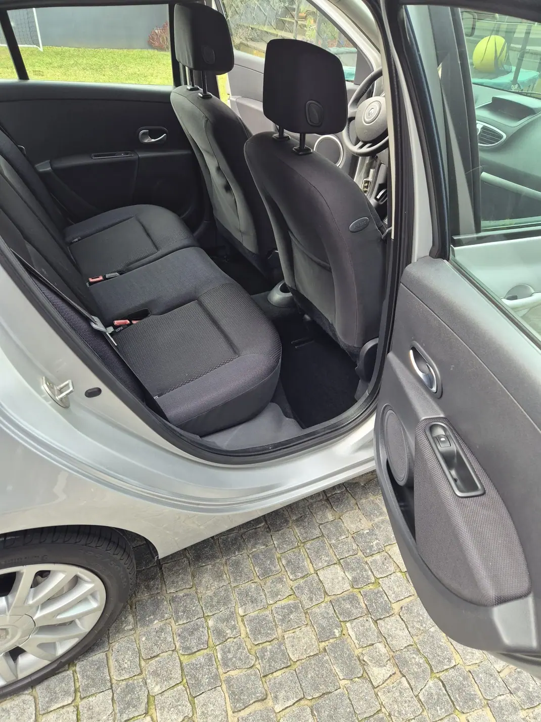 Renault Clio 2006 - 3900 EUR, 233869 km - 233869km - foto 2 de 15