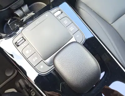 Mercedes-Benz CLA 250 2022 - 28990 EUR, 46200 km - AUTO.MOTO.pt - 46200km - foto 26 de 27