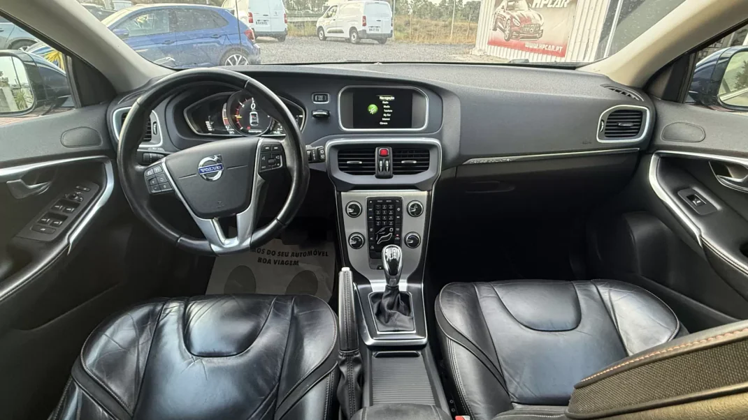 Volvo V40 Cross Country 2015 - 1 EUR, 185000 km - AUTO.MOTO.pt - 185000km - foto 18 de 26