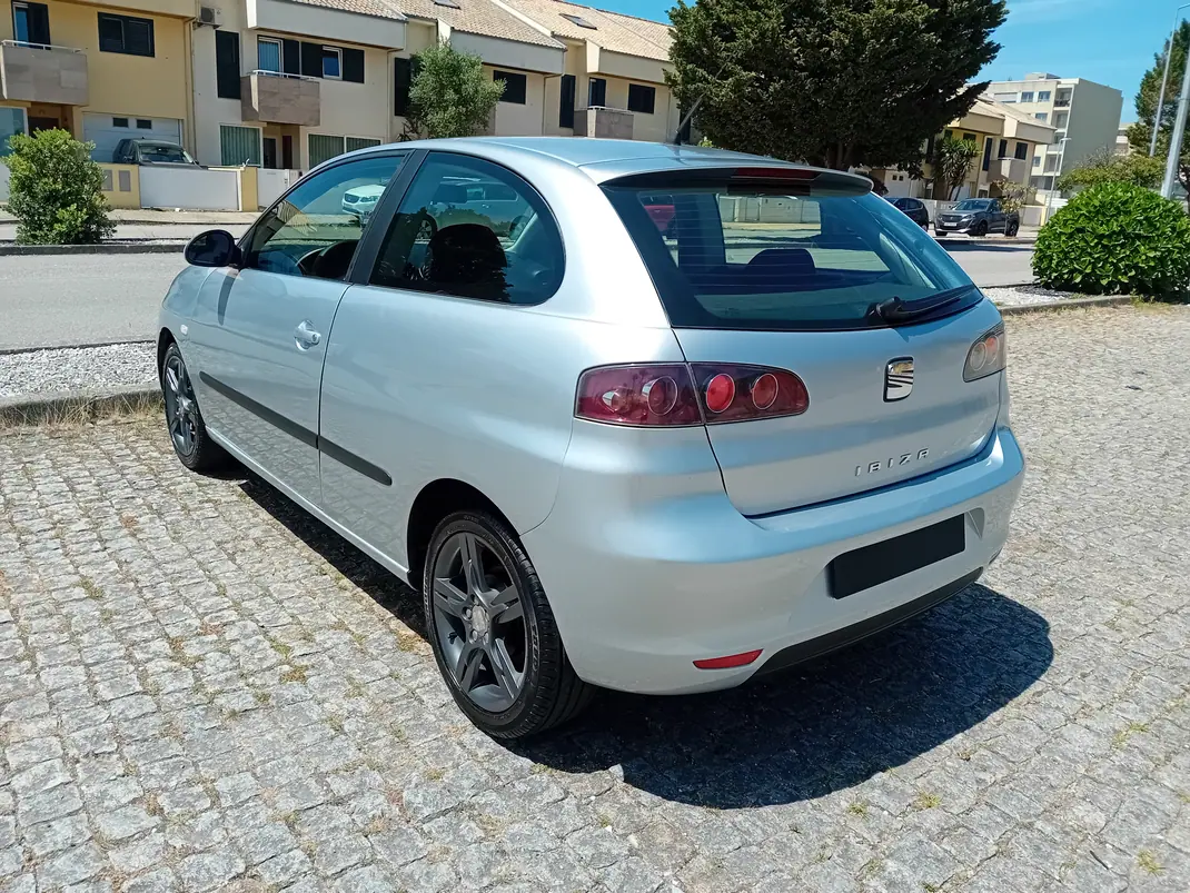 SEAT Ibiza 2008 - 3750 EUR, 189000 km - AUTO.MOTO.pt - 189000km - foto 4 de 12