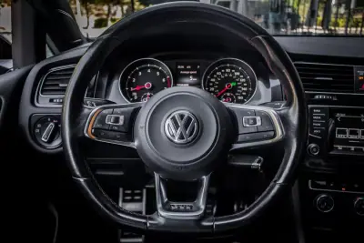 Volkswagen Golf 2015 - 24990 EUR, 83192 km - AUTO.MOTO.pt - 83192km - foto 13 de 45