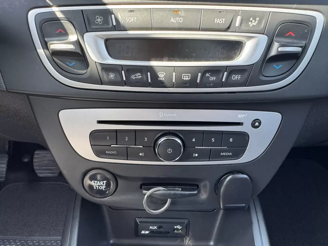 Renault Mégane Sport Tourer 2014 - 8990 EUR, 234000 km - 234000km - foto 27 de 32
