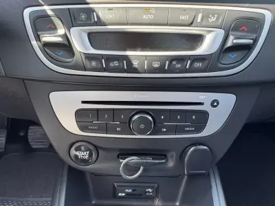 Renault Mégane Sport Tourer 2014 - 7990 EUR, 234000 km - AUTO.MOTO.pt - 234000km - foto 27 de 32