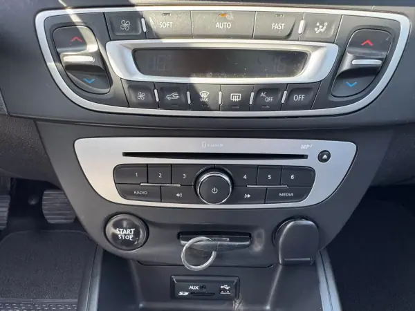 Renault Mégane Sport Tourer 2014 - 7990 EUR, 234000 km - AUTO.MOTO.pt - 234000km - foto 27 de 32