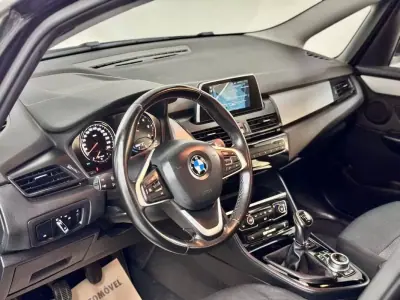 BMW 218 Gran Tourer 2018 - 14750 EUR, 148000 km - AUTO.MOTO.pt - 148000km - foto 21 de 54