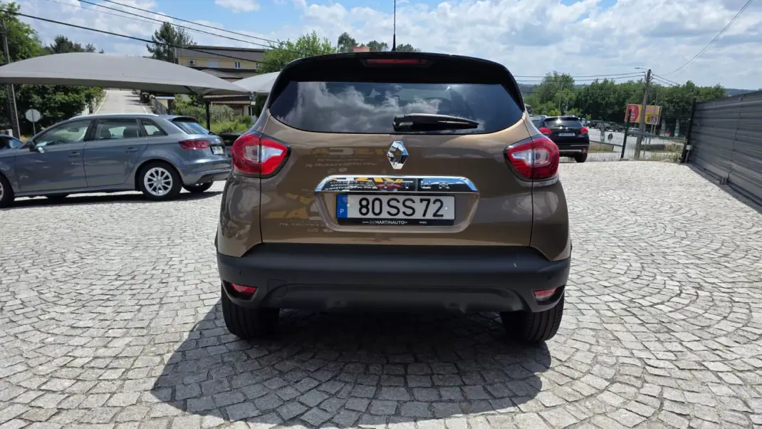 Renault Captur 2017 - 12990 EUR, 101000 km - AUTO.MOTO.pt - 101000km - foto 5 de 19