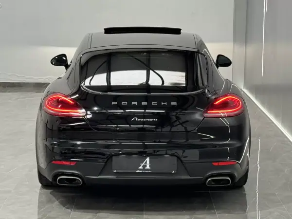 Porsche Panamera 2015 - 33990 EUR, 247000 km - AUTO.MOTO.pt - 247000km - foto 13 de 44