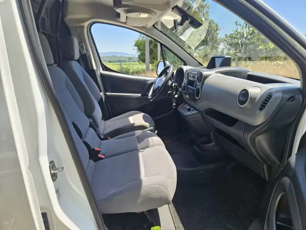 Peugeot PARTNER GIRAFON 2014 - 7999 EUR, 149000 km - AUTO.MOTO.pt - 149000km - foto 8 de 10