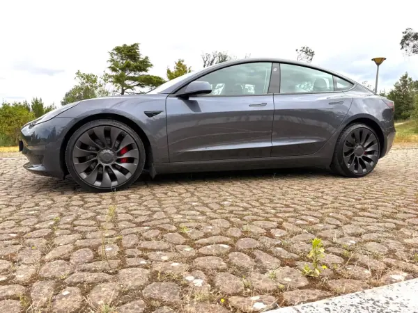 Tesla Model 3 2021 - 29900 EUR, 128000 km - 128000km - foto 3 de 26