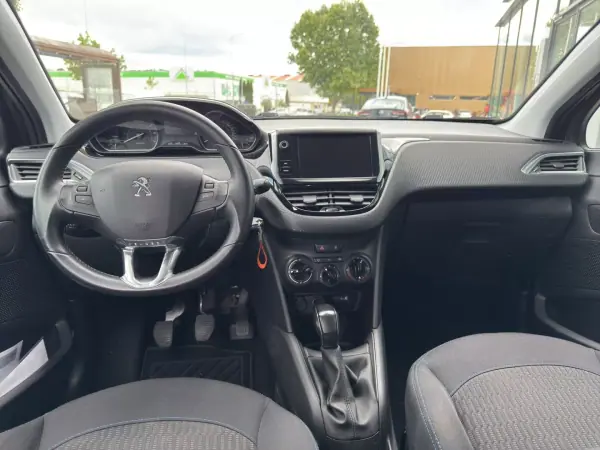 Peugeot 208 2019 - 12450 EUR, 54869 km - AUTO.MOTO.pt - 54869km - foto 9 de 12