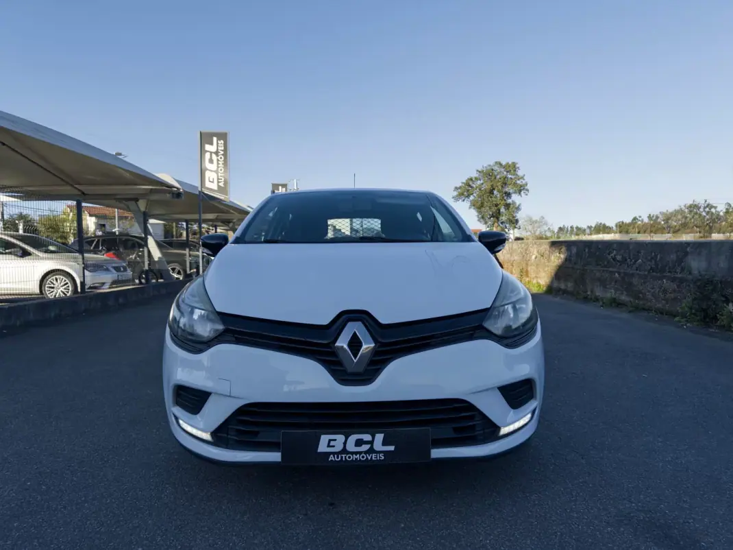 Renault Clio VAN 1.5 Blue DCi AIR NAV 2017 - 8990 EUR, 231000 km - AUTO.MOTO.pt - 231000km - foto 2 de 26