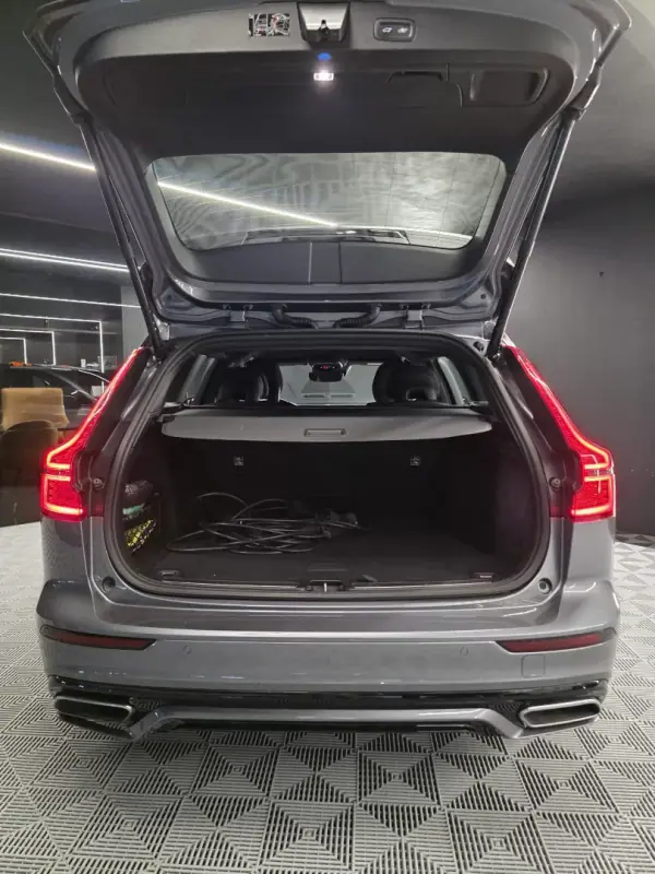 Volvo V60 2021 - 31750 EUR, 57692 km - AUTO.MOTO.pt - 57692km - foto 17 de 23