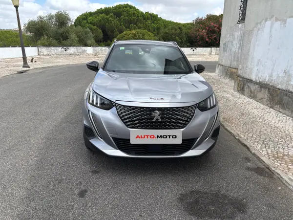 Peugeot e-2008 50 kWh GT 2022 Elétrico — 76 383 km · Lisboa Peugeot e-2008 2022