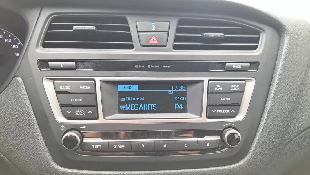 Hyundai i20 2018 - 10890 EUR, 134296 km - AUTO.MOTO.pt - 134296km - foto 37 de 43