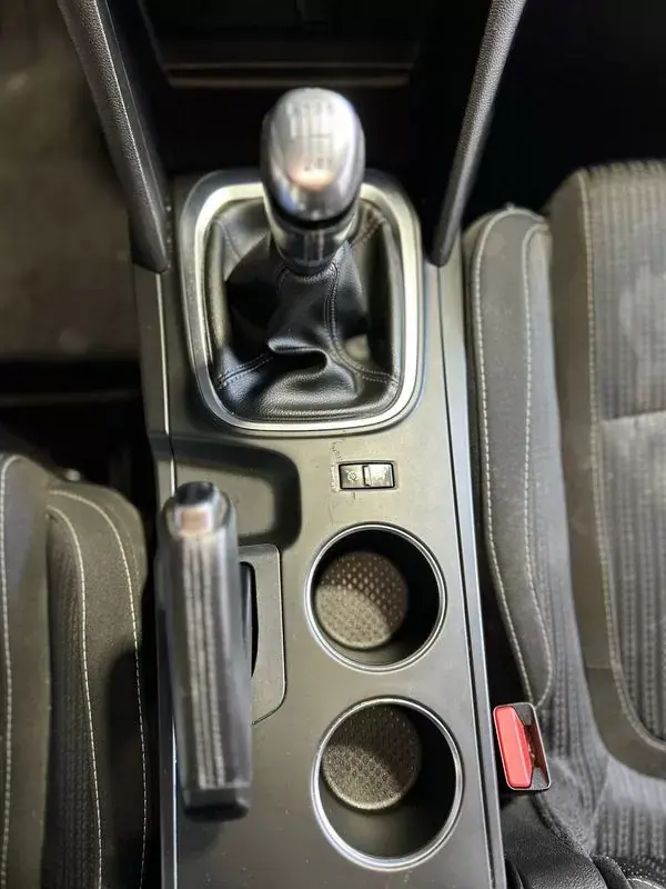 Renault Mégane 2019 - 14250 EUR, 135000 km - AUTO.MOTO.pt - 135000km - foto 32 de 36