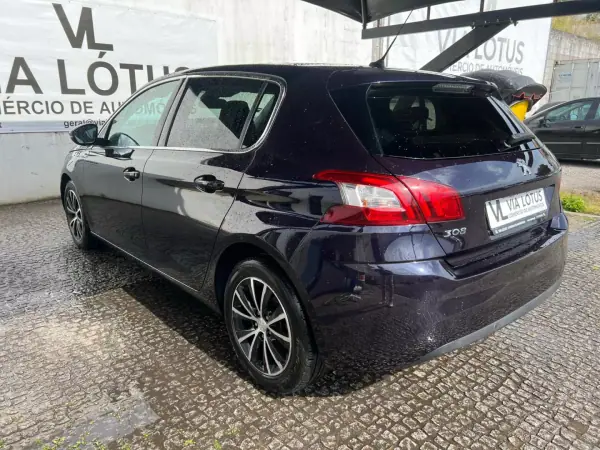 Peugeot 308 2017 - 13500 EUR, 181250 km - AUTO.MOTO.pt - 181250km - foto 5 de 12