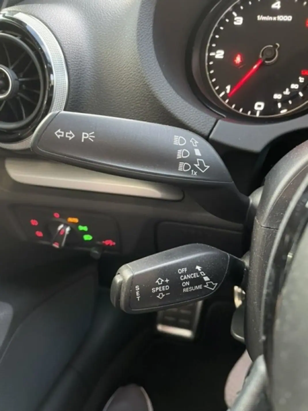 Audi A3 Cabrio 2015 - 25500 EUR, 115000 km - AUTO.MOTO.pt - 115000km - foto 26 de 33