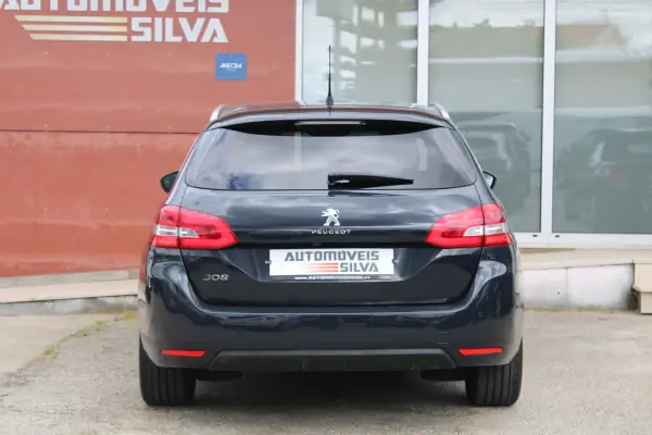 Peugeot 308 SW 2020 - 14990 EUR, 130000 km - AUTO.MOTO.pt - 130000km - foto 9 de 25