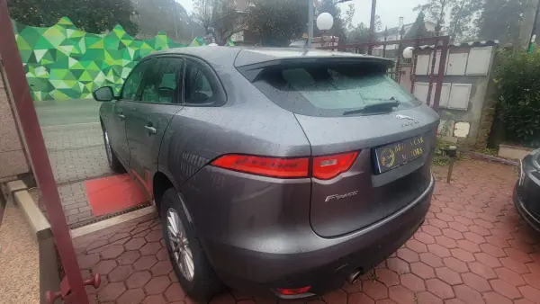 Jaguar F-Pace 2018 - 37990 EUR, 86000 km - AUTO.MOTO.pt - 86000km - foto 9 de 31
