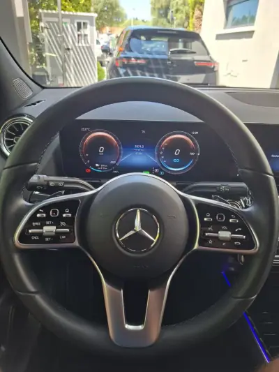 Mercedes-Benz EQA 2022 - 31500 EUR, 41346 km - AUTO.MOTO.pt - 41346km - foto 8 de 22