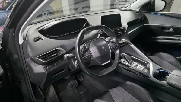 Peugeot 3008 2017 - 14990 EUR, 91000 km - AUTO.MOTO.pt - 91000km - foto 5 de 48