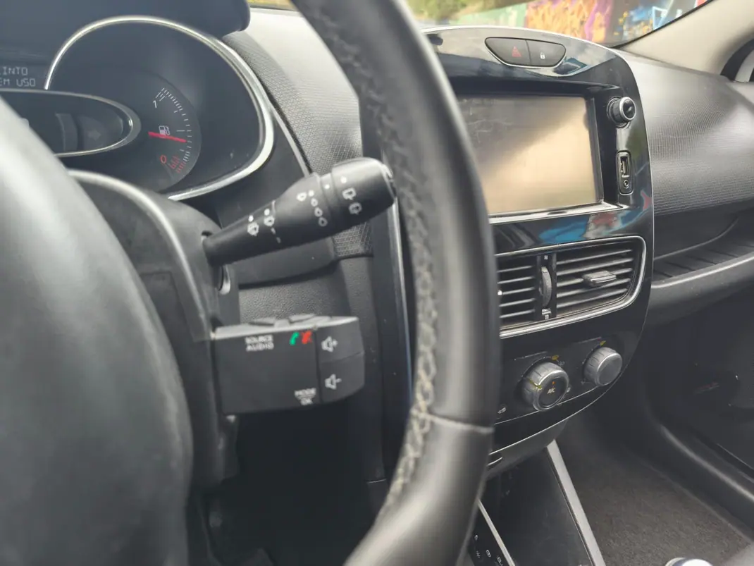 Renault Clio 2018 - 10950 EUR, 117726 km - AUTO.MOTO.pt - 117726km - foto 11 de 23