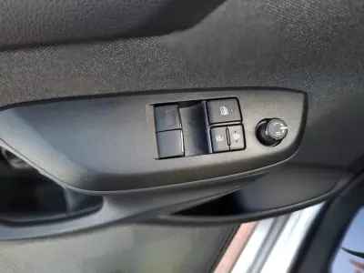 Toyota Yaris 2021 - 17900 EUR, 42195 km - foto 4 de 16