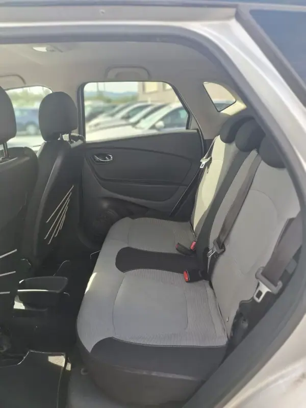 Renault Captur 2017 - 13950 EUR, 119123 km - AUTO.MOTO.pt - 119123km - foto 12 de 14