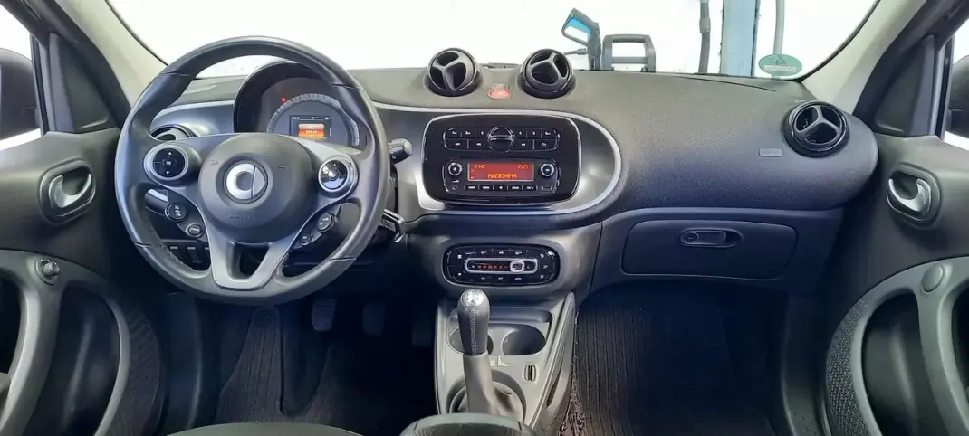 Smart ForFour 2018 - 10890 EUR, 53910 km - AUTO.MOTO.pt - 53910km - foto 8 de 19