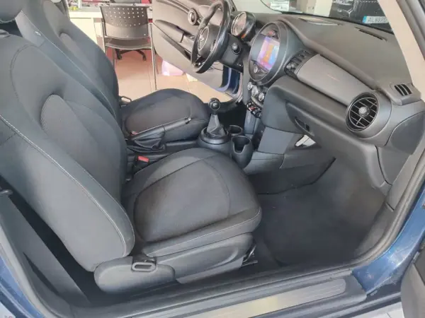 MINI Cooper 2014 - 11100 EUR, 166000 km - AUTO.MOTO.pt - 166000km - foto 15 de 37