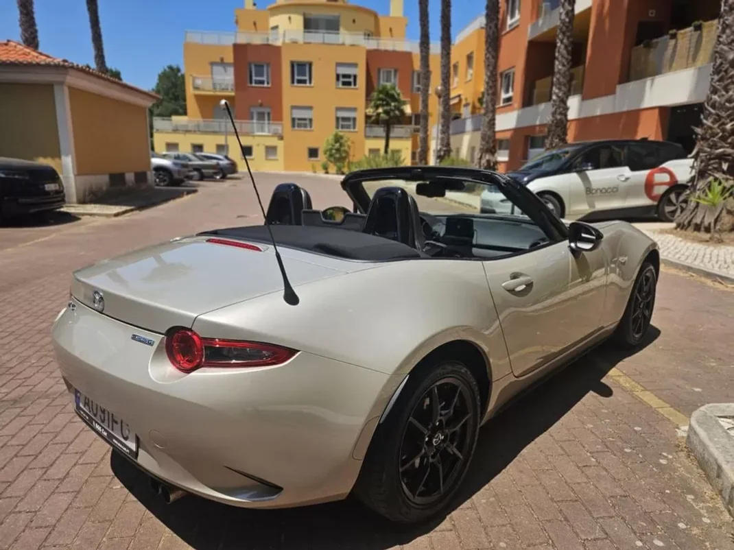 Mazda MX-5 2022 - 31480 EUR, 2900 km - AUTO.MOTO.pt - 2900km - foto 17 de 19