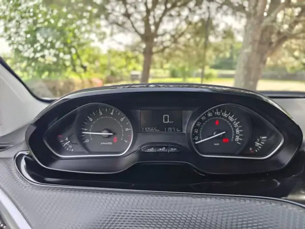 Peugeot 2008 2018 - 10399 EUR, 110600 km - AUTO.MOTO.pt - 110600km - foto 31 de 38